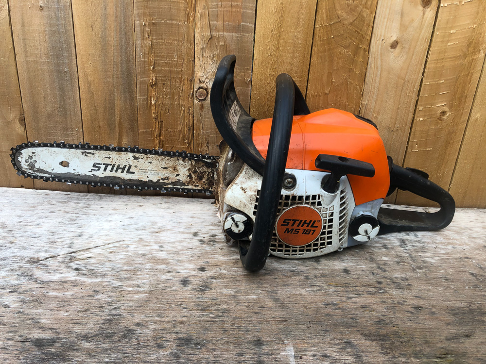 Gas powered chainsaw